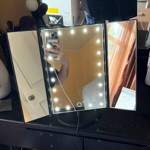 Mini vanity mirror- Donating by end of day 10/19 5pm